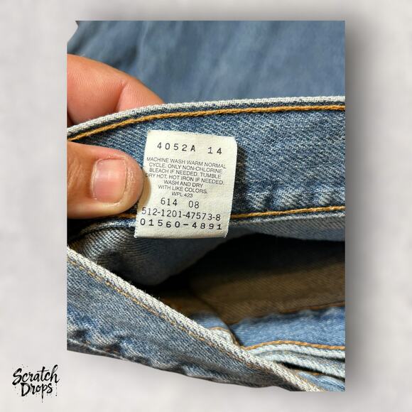 Levi's Men's 560 Loose Fit Tapered Leg Jeans W54 L32 Classic Comfortable Denim - Picture 2 of 5